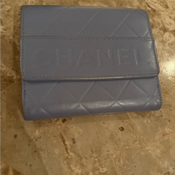 Chanel Matelasse bifold wallet in dusty blue leather - Picture 6 of 14